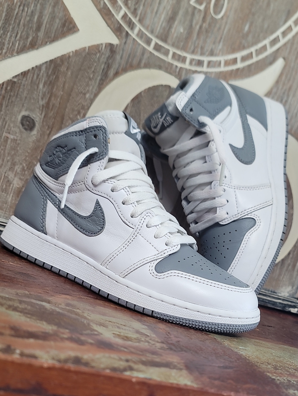 Nike Air Jordan 1 Retro High OG "Stealth" Wmns 6 Great Gondition Fast Shipping